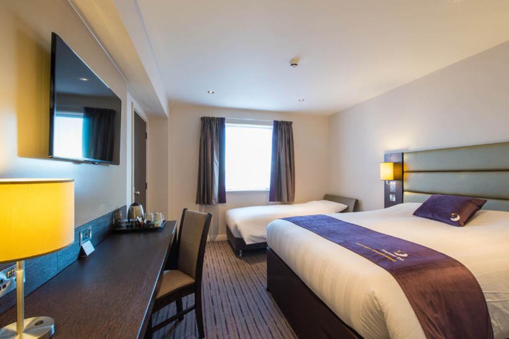 Premier Inn Epsom South 客房 照片