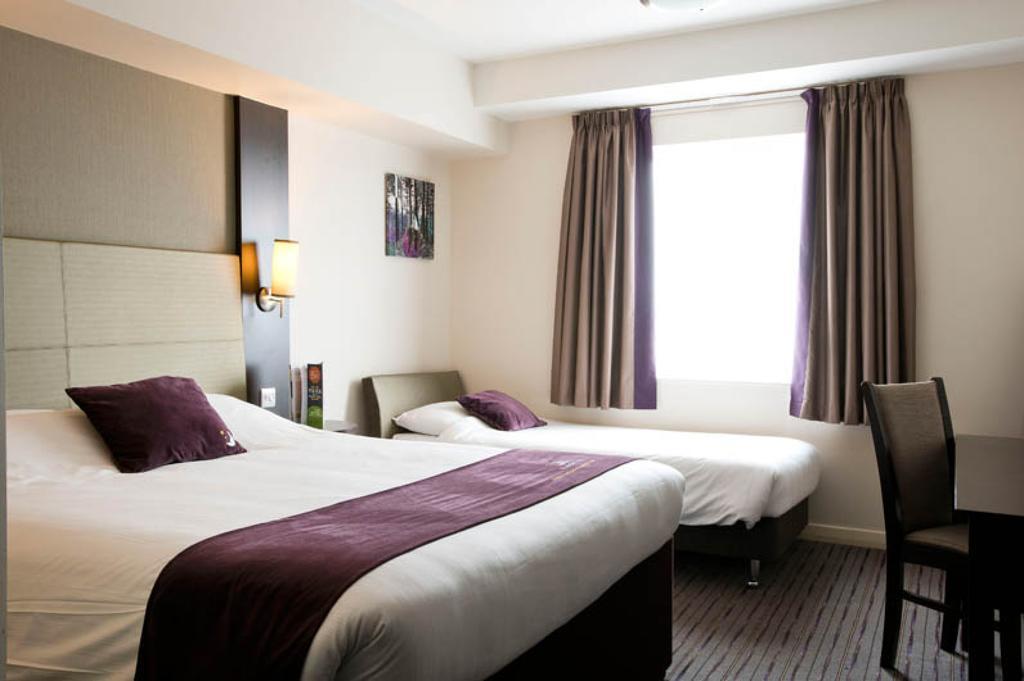 Premier Inn Epsom South 客房 照片