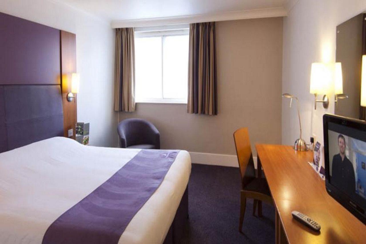 Premier Inn Epsom South 外观 照片